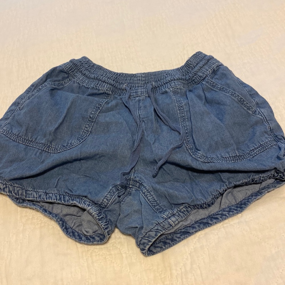 Worn once denim shorts, great for a casual and formal wear!